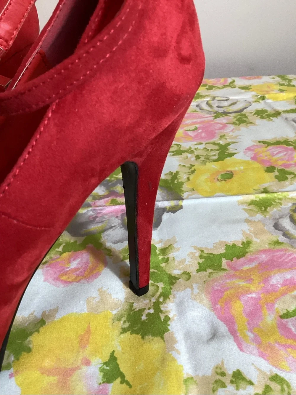 👠 Red Circle Red Faux Suede Platform Pumps with Ankle Strap | Size 8.5